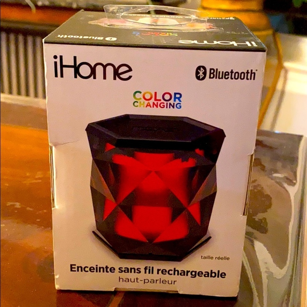 NIB iHome color rechargeable wireless speaker